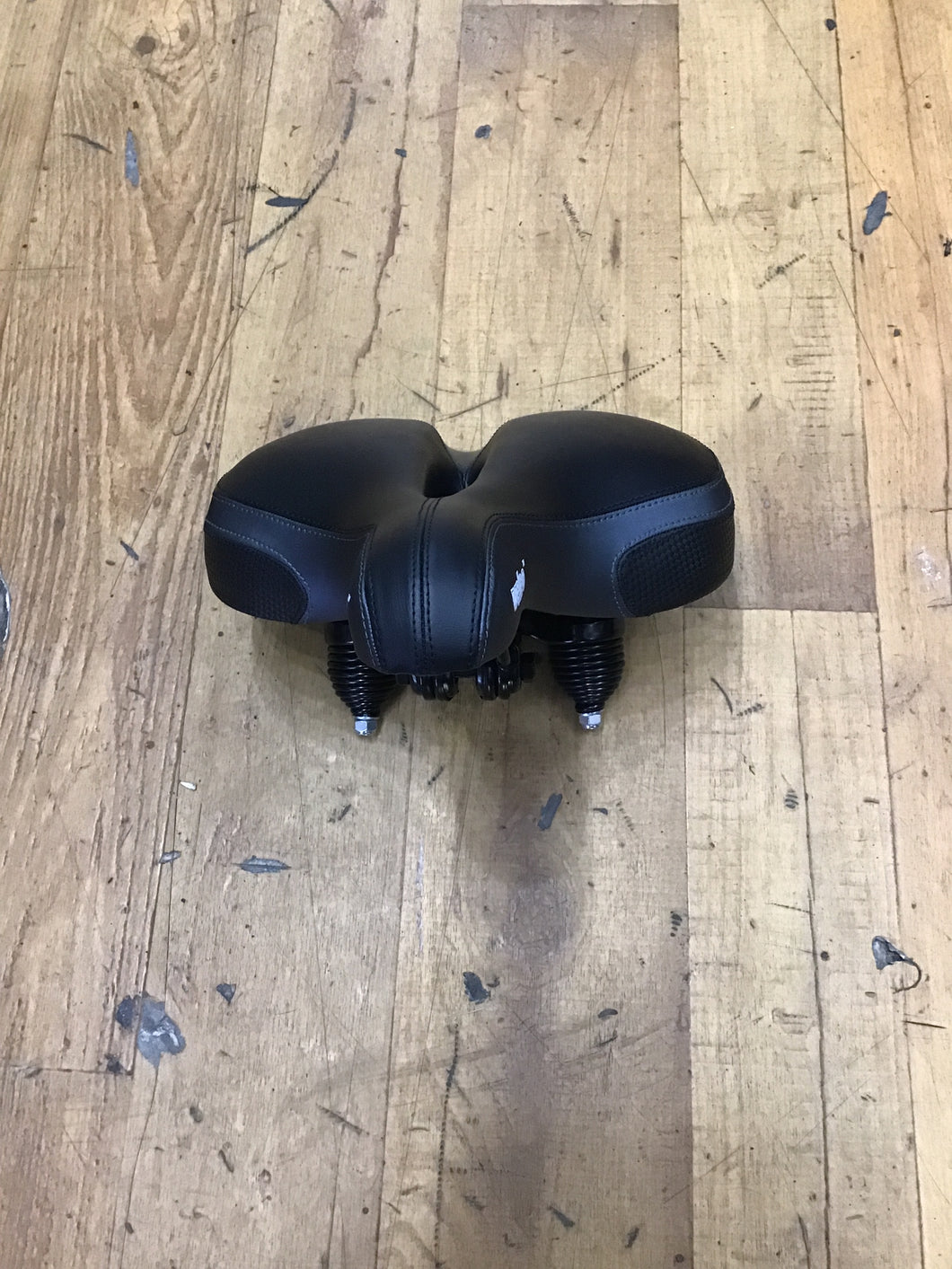VELEC Extra Large Saddle R48